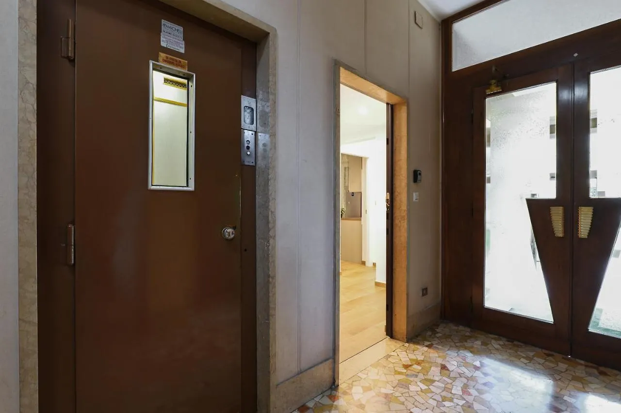 Appartamento Primopiano - Paladini Milano 0*,  Italia