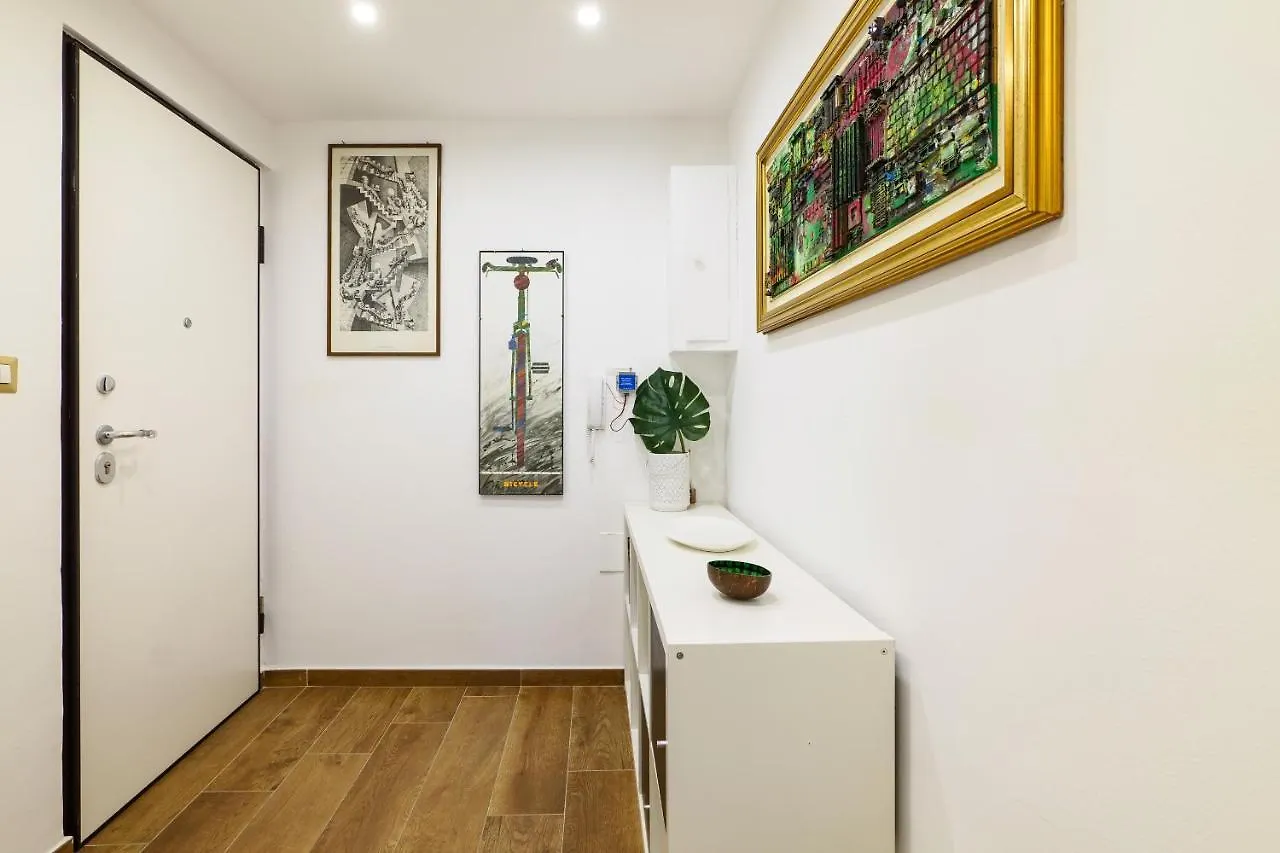 Appartamento Primopiano - Paladini Milano Italia